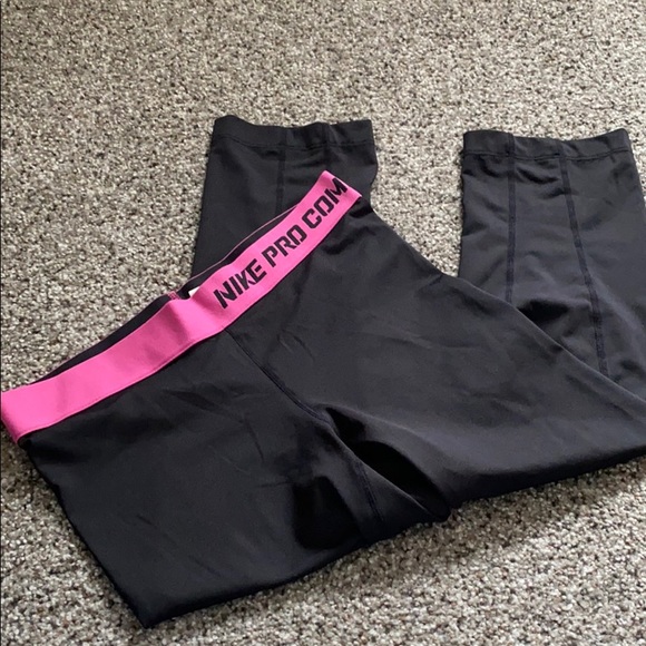 Like new, Nike pro combat leggings, size small. - Picture 1 of 4